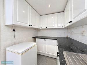 Annexe kitchen- click for photo gallery